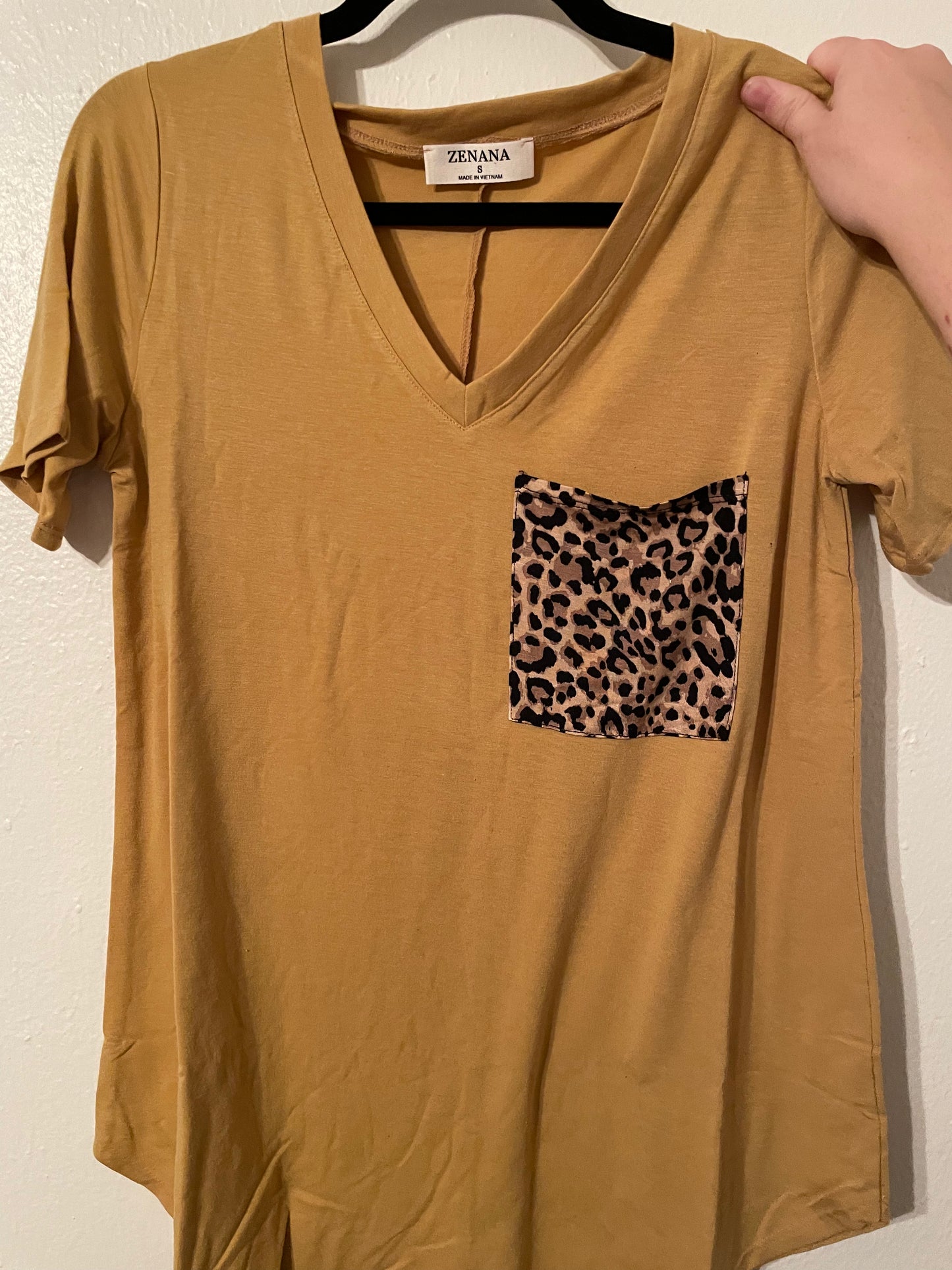 Leopard Pocket Vneck - Mustard